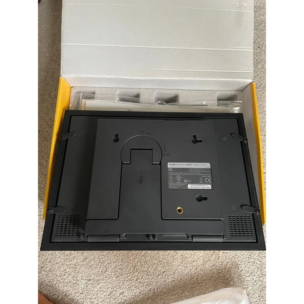 Kodak EasyShare M820 8 Inch Digital Photo Frame Black Shadowbox Multimedia 128MB